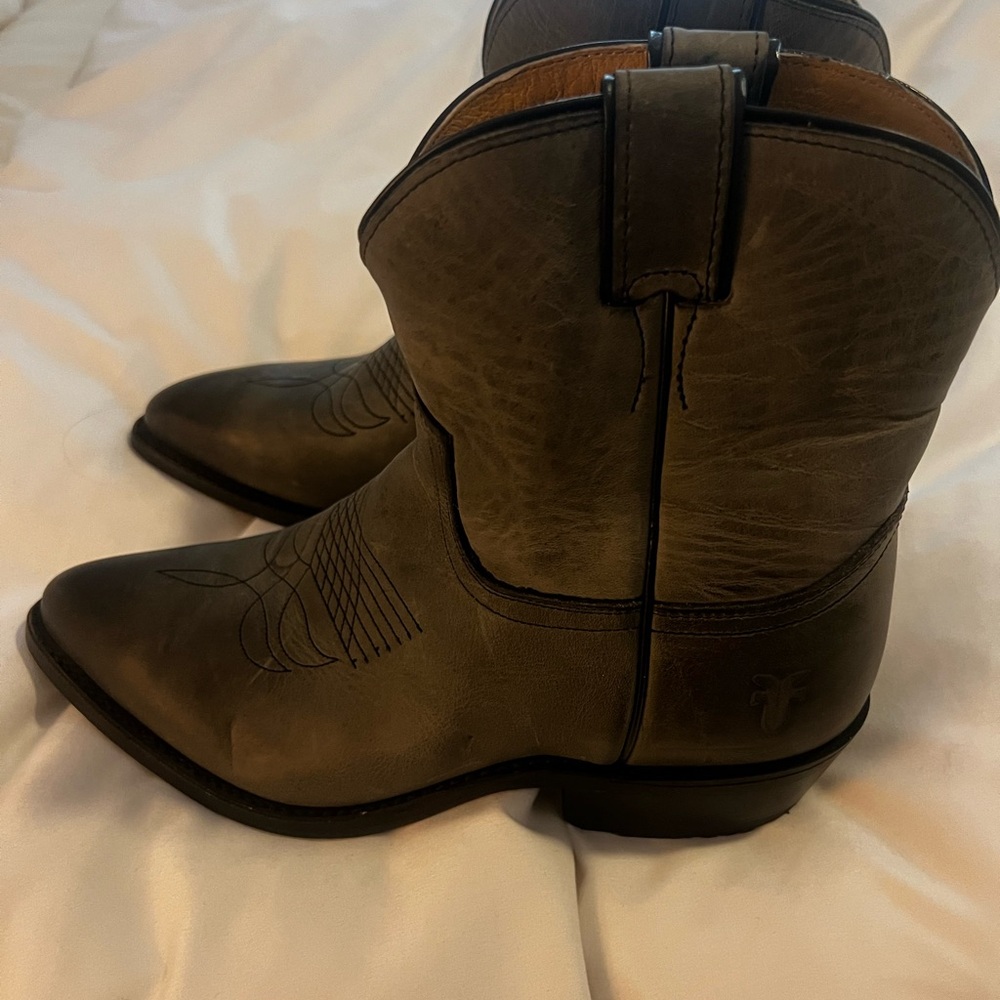 Frye Billy Short Boots Size 9B NWT